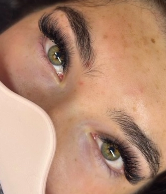 Wimpernverlängerung bei Vanea Beauty in Traunwalchen